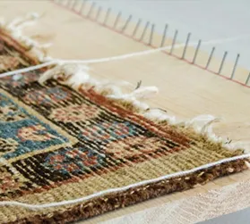 رفوی فرشهای آسیب دیده در قالیشویی قم